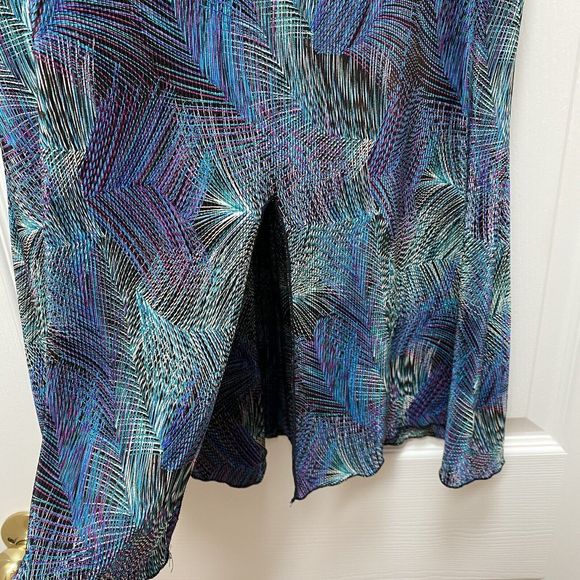 Connected Apparel V-neck Tank Top Colorful Feather Design Front Slit Size 8 - Picture 3 of 5